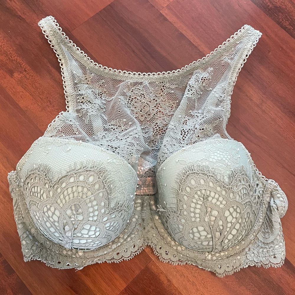 NWT Victoria’s Secret Bra 32C